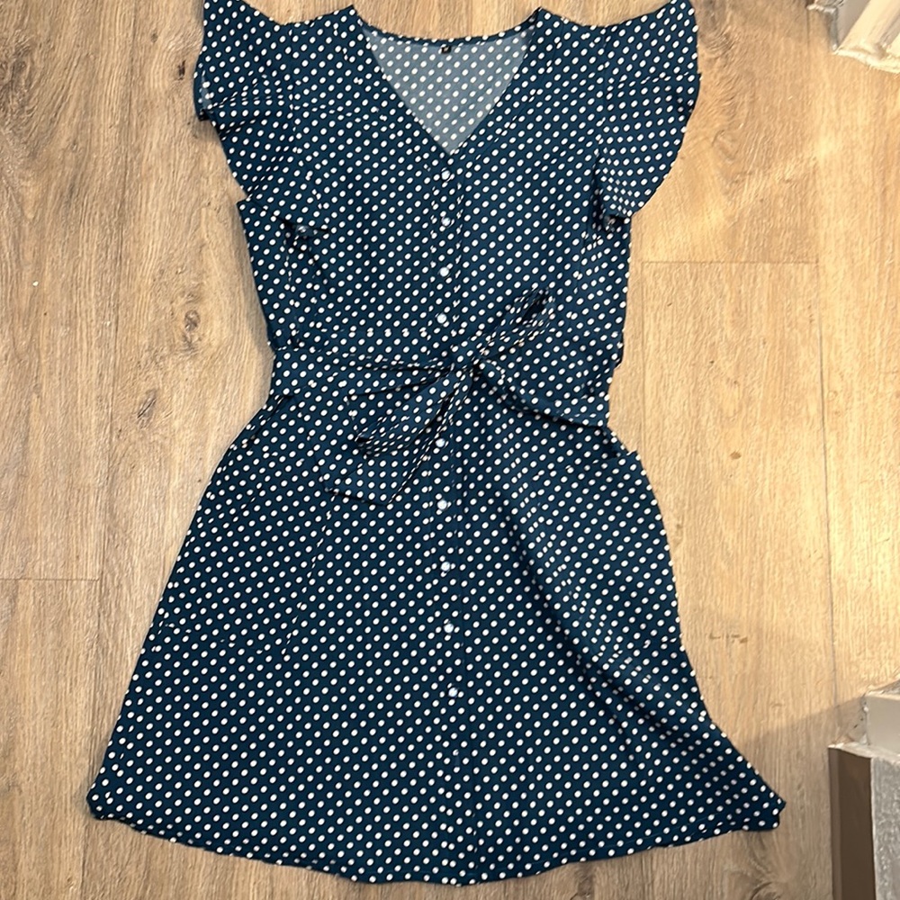 Ruffle sleeve polka dot button up dress with pockets!